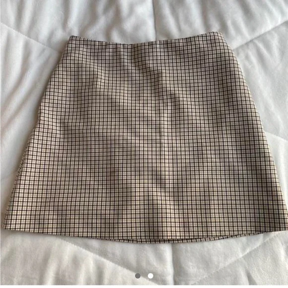 Aritzia Wilfred skirt patterned - Picture 2 of 2